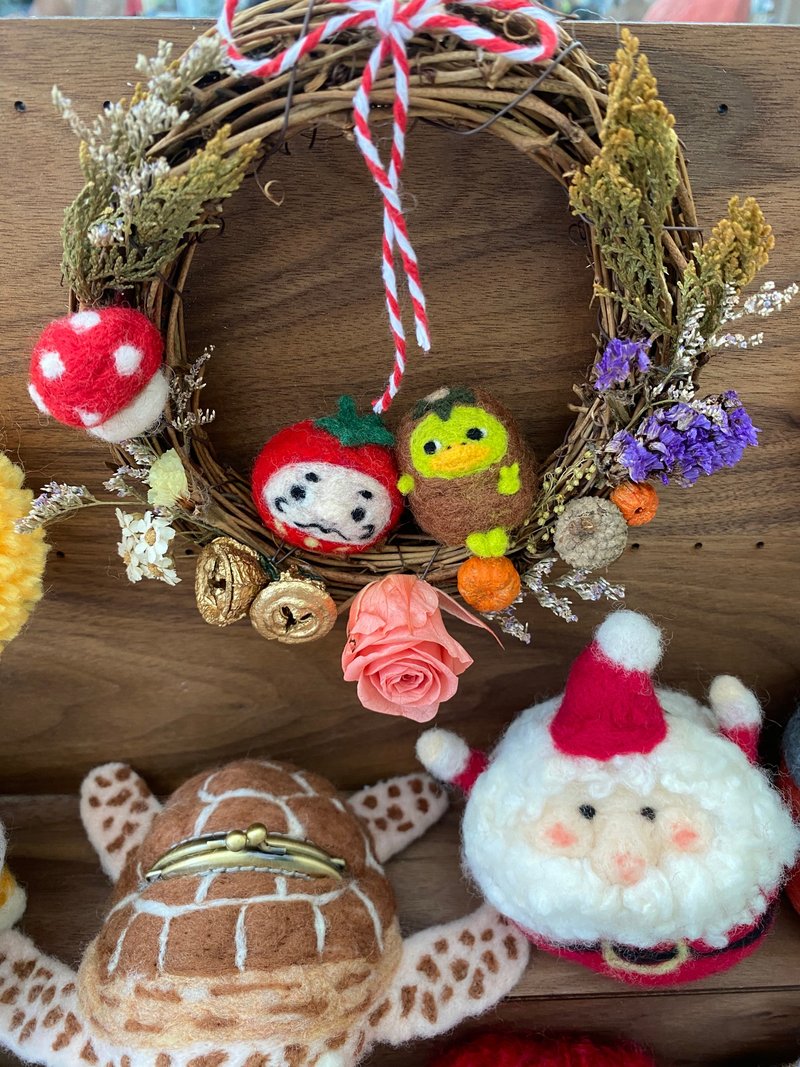Customized Wool Felt Wreath - ของวางตกแต่ง - ขนแกะ สีนำ้ตาล