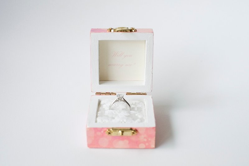 求婚戒指盒 (小正方形) 緊急求婚現成戒指盒 - 戒指 - 木頭 粉紅色