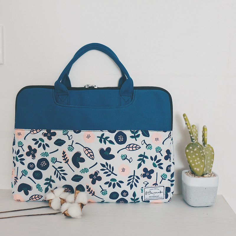 Blooming flowers-color-blocking fabric laptop bag (13-14 inches) / 815a.m - กระเป๋าแล็ปท็อป - ผ้าฝ้าย/ผ้าลินิน สีน้ำเงิน
