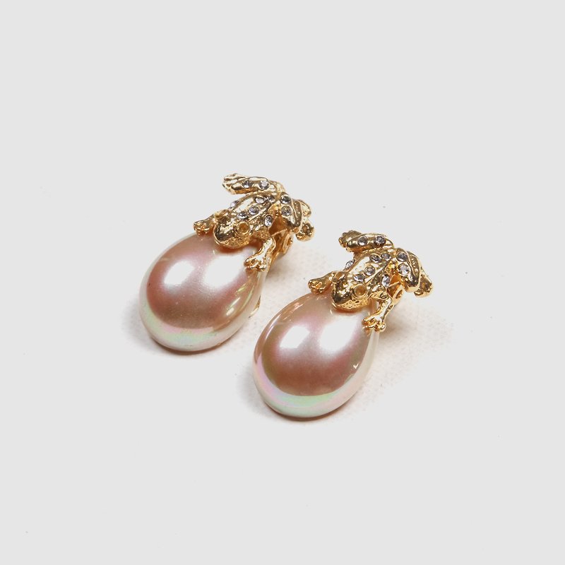 [Egg Plant Vintage] Frog Frog Pearl Clip Antique Earrings - ต่างหู - โลหะ สีทอง