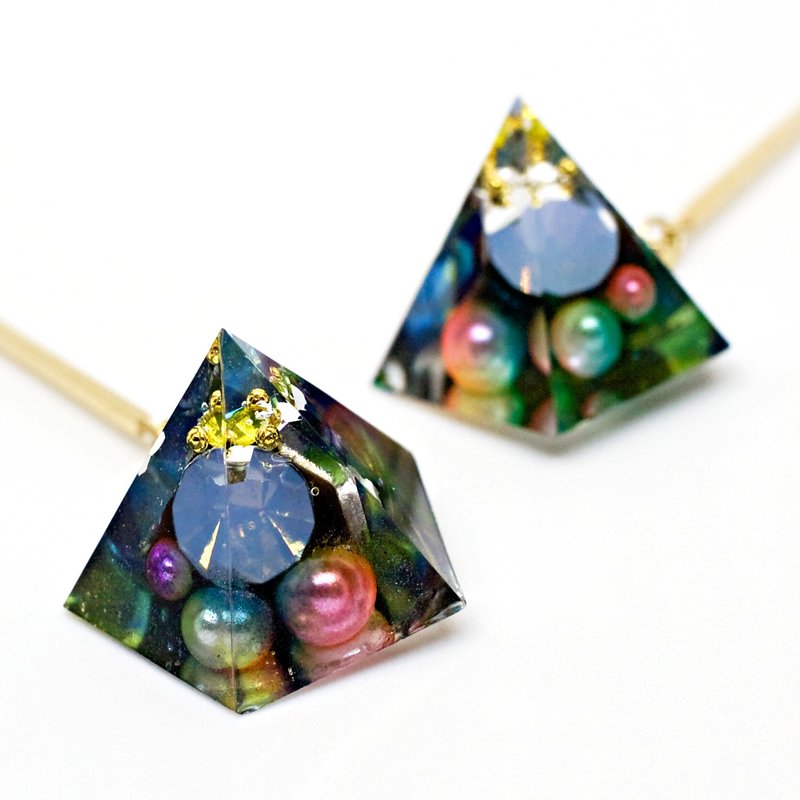 Pentagon Pura Pura Earrings (Undine) - ต่างหู - เรซิน หลากหลายสี