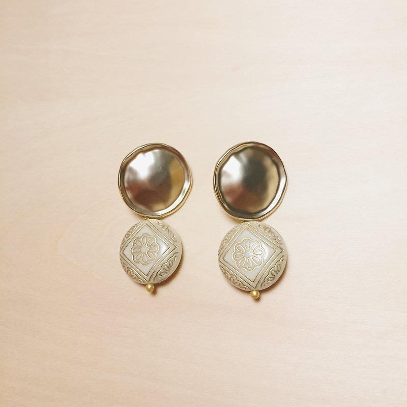 Vintage gold dual purpose detachable rice white carved earrings - Earrings & Clip-ons - Resin Khaki
