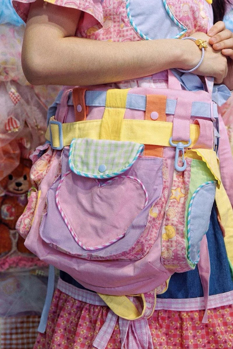 Candy sandwich pie macaron stitched three-dimensional pocket hand-held cross-body bag - กระเป๋าแมสเซนเจอร์ - ผ้าฝ้าย/ผ้าลินิน สึชมพู