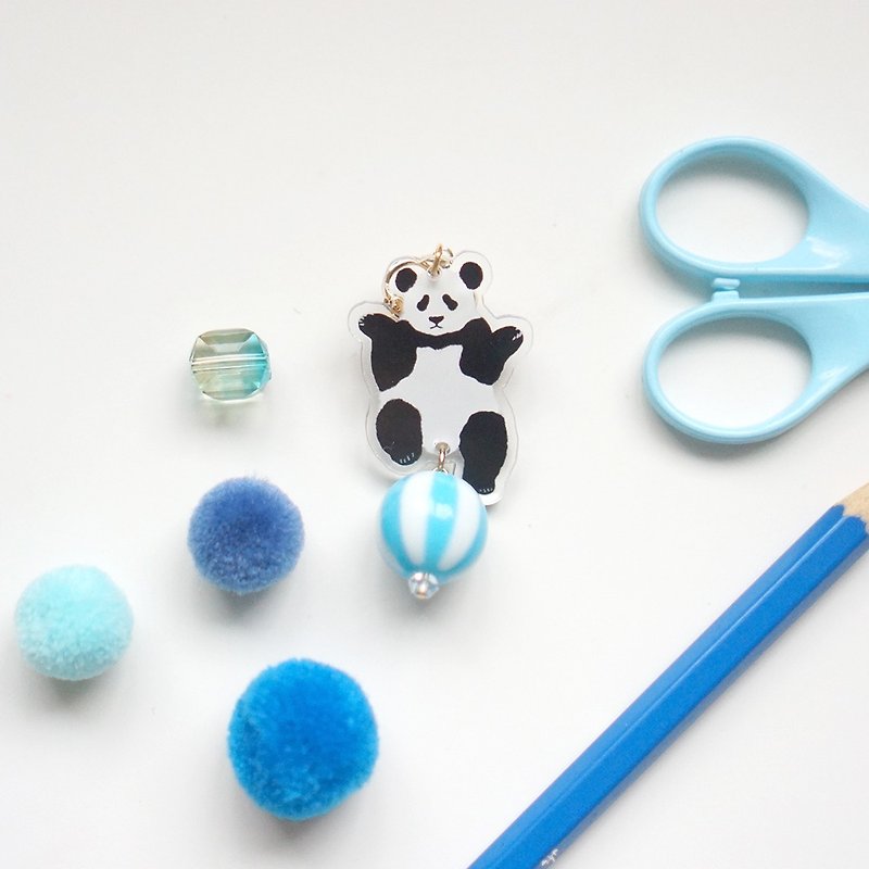 [Horned forest] single-handed jump panda and his little ball single ear clip / earrings - Earrings & Clip-ons - Acrylic 