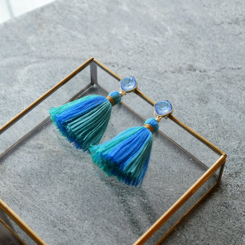 Crystal Tassel Earrings / Blue Ocean - ต่างหู - แก้ว สีน้ำเงิน