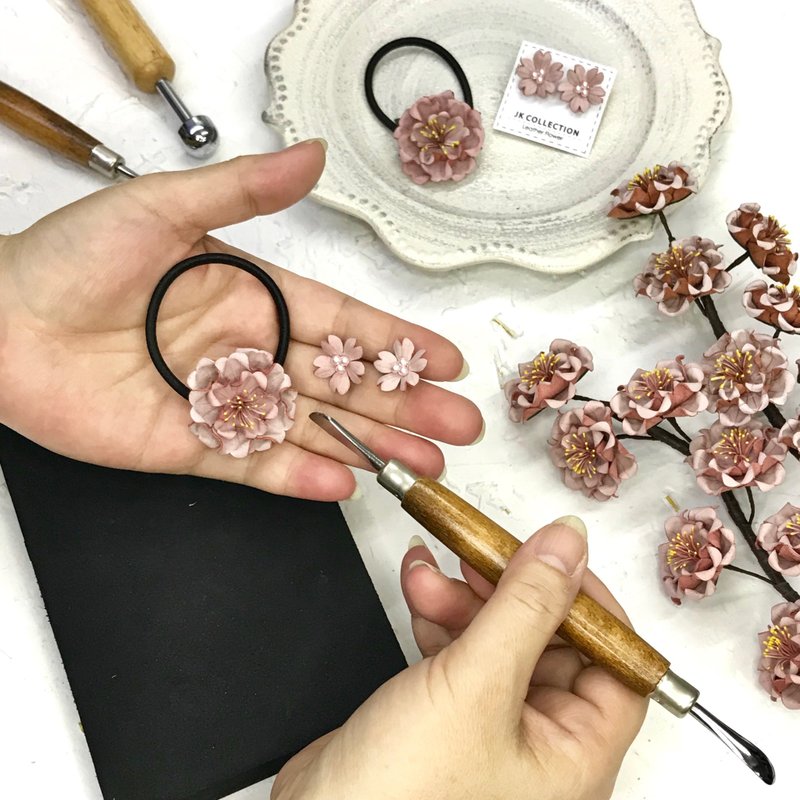 11/26│台北站│皮革櫻花耳環+髮圈手作班│限定一班 - 皮件/皮革 - 真皮 