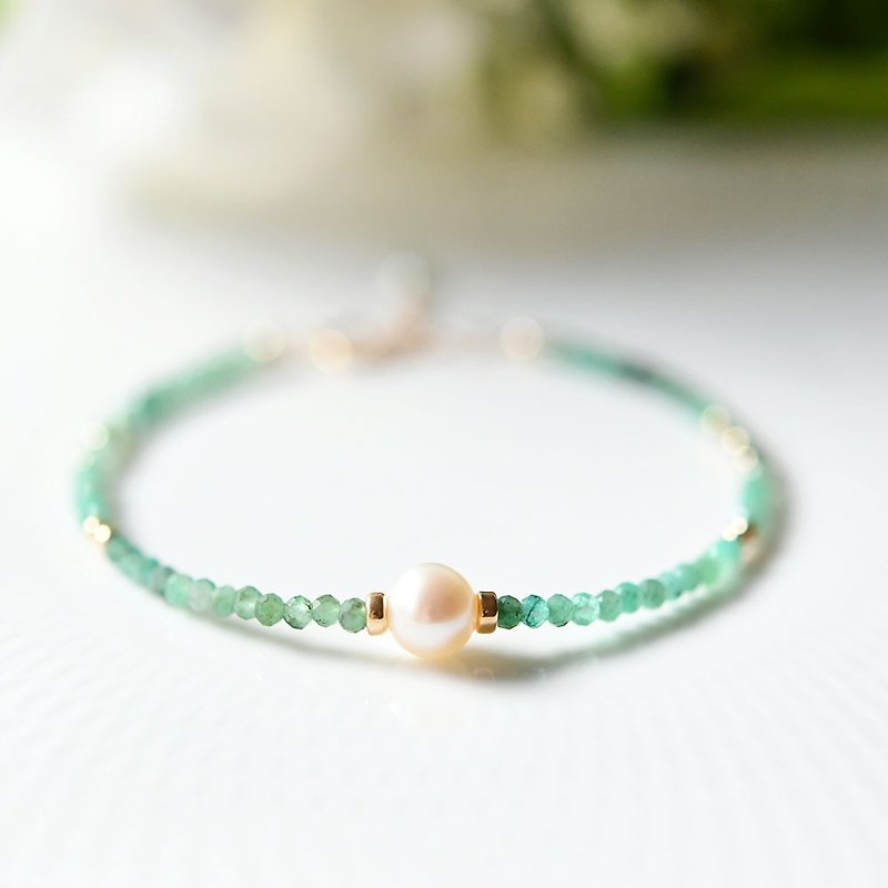Emerald symbolizing wisdom and a pearl bracelet that brings happiness May / June birthstone - สร้อยข้อมือ - โลหะ สีเขียว
