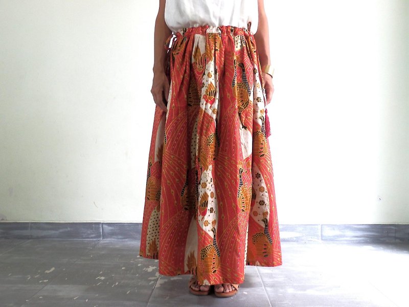 Bird pattern batik / Adult cute skirt with gold border / Red - Skirts - Cotton & Hemp Red