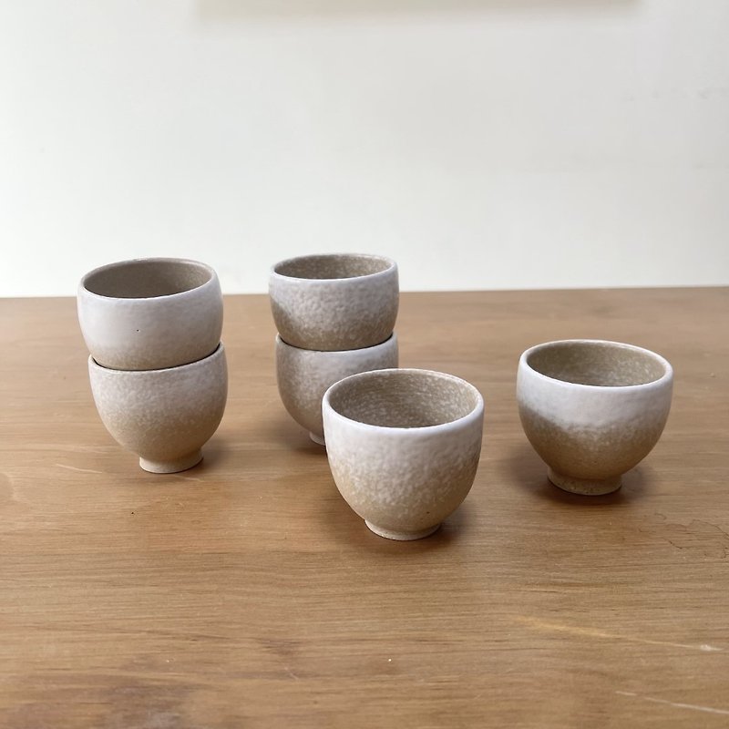 Milk candy handmade ceramic tea cup - ถ้วย - ดินเผา สีกากี