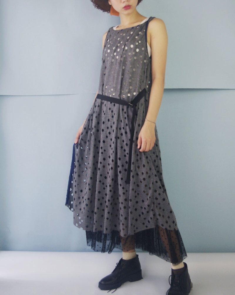 設計手作-中性灰洞洞針織綁帶長背心洋裝 - 連身裙 - 其他人造纖維 灰色