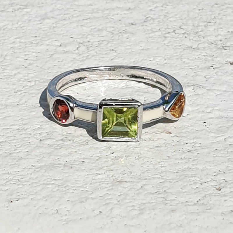 Peridot ring, Citrine, Garnet case Silver 925 enamel in white color - 戒指 - 寶石 多色
