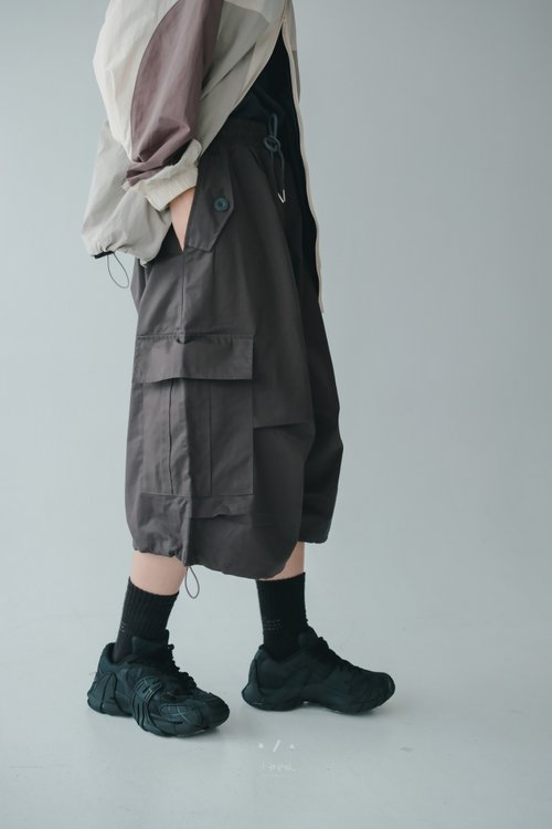 小我私服 ALLGENDER 泡芙膝蓋折線七分褲 - 2色 - 芝麻麻荖