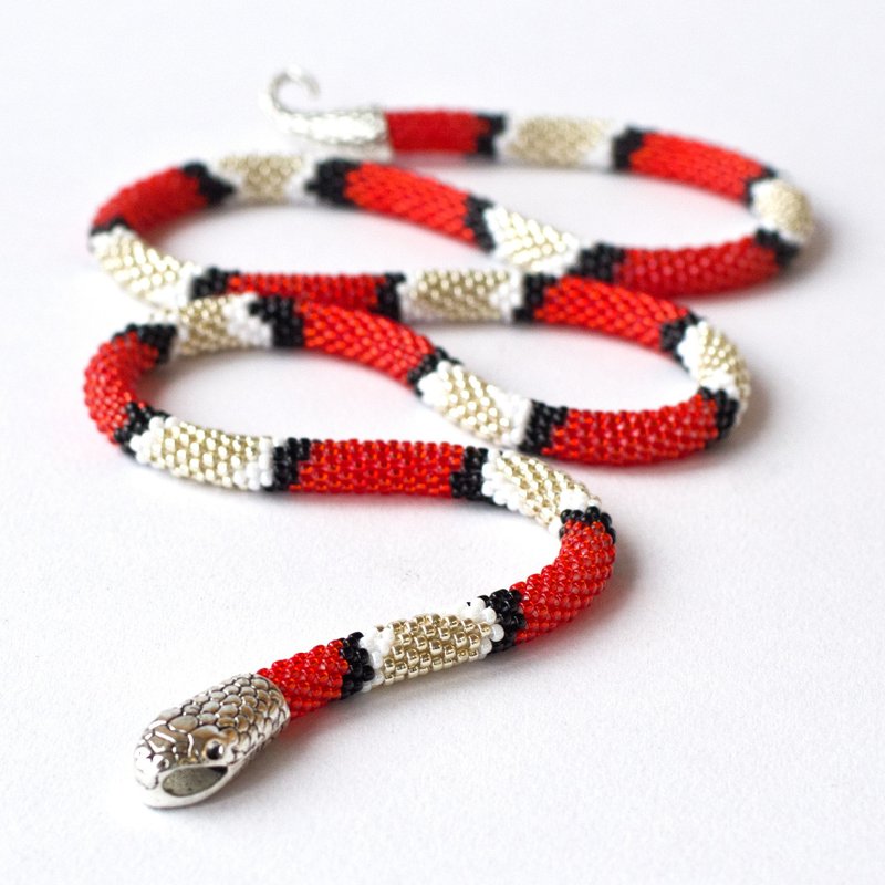 Ouroboros necklace, Red snake choker, Seed bead necklace, Beaded jewelry - สร้อยคอ - แก้ว สีแดง