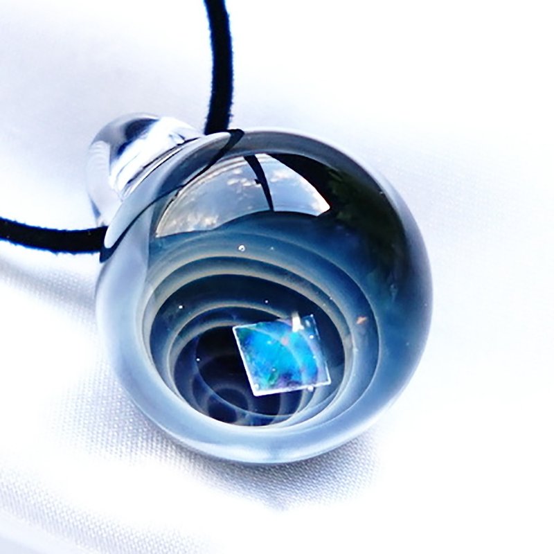 訳ありセール 輝きの世界 ピラミッドカット 宇宙 ガラス ペンダント 星 玻璃 日本制造 日本 手工制作 手作 送料無料 - 項鍊 - 玻璃 藍色