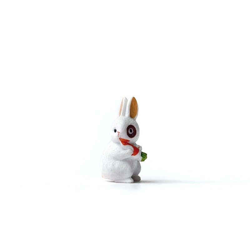 (In stock) Potted plant decoration cute rabbit family-white rabbit gnawing carrot micro landscape decoration - Items for Display - Plastic White