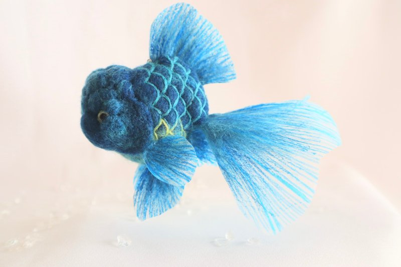 たゆたう金魚モビールL-青文魚- - 公仔/玩偶 - 羊毛 藍色
