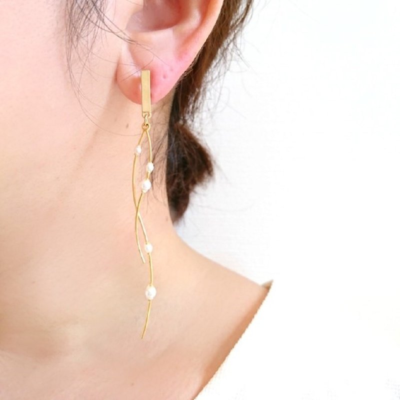 Double wave pearl Clip-On, earrings - ต่างหู - โลหะ สีทอง