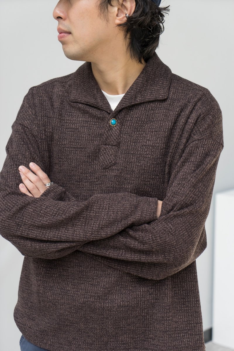 Knitwear 日系潮流復古翻領松石裝飾針織衫 休閒寬鬆短款毛衣男 - 男襯衫/休閒襯衫 - 棉．麻 多色