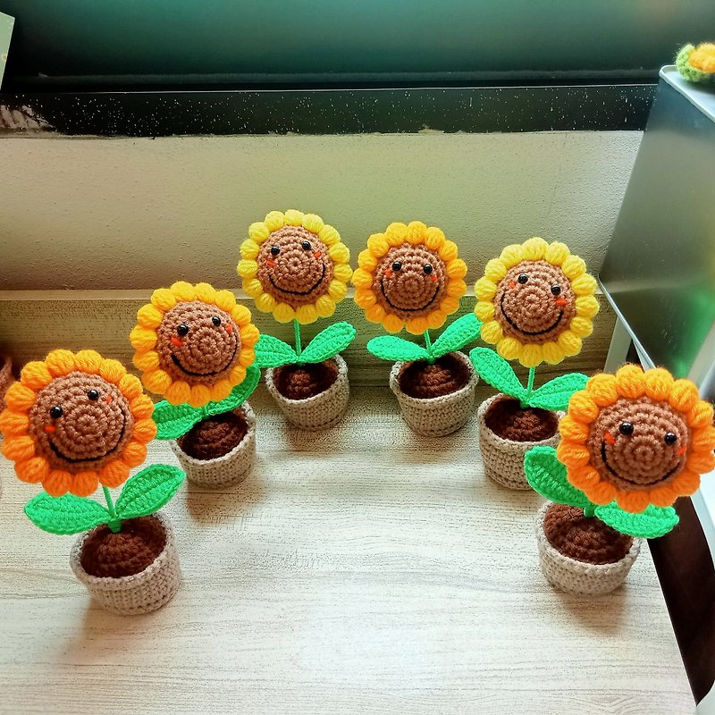 Crochet flowers pots Crochet Sunflower Handmade gift for friends or lovers - 植物/盆栽/盆景 - 壓克力 多色