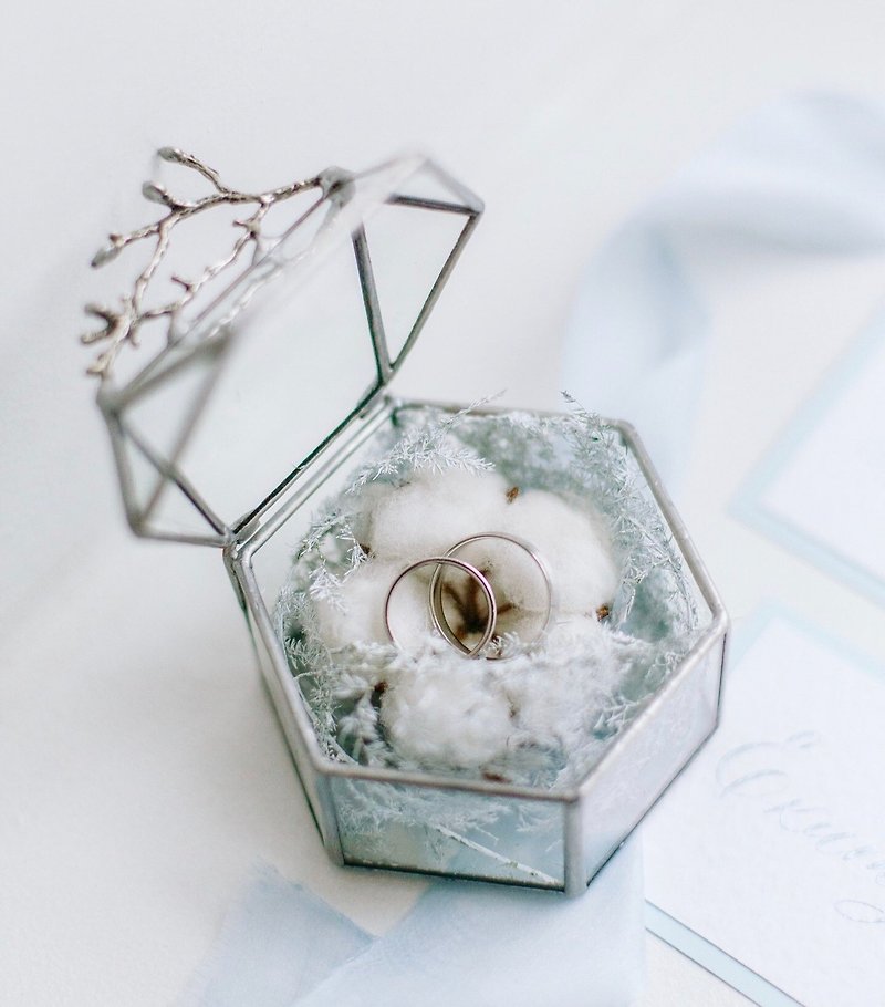 Hexagonal ring box / winter Wedding ring box / Proposal ring box  / Ring bearer - 居家收納/收納盒/收納用品 - 玻璃 銀色