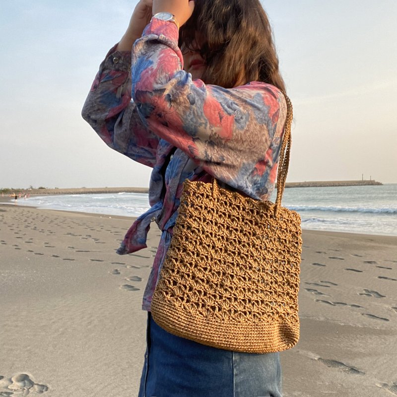 French basket woven straw large shoulder bag tote bag raffia bahnhof handmade - Messenger Bags & Sling Bags - Cotton & Hemp Brown