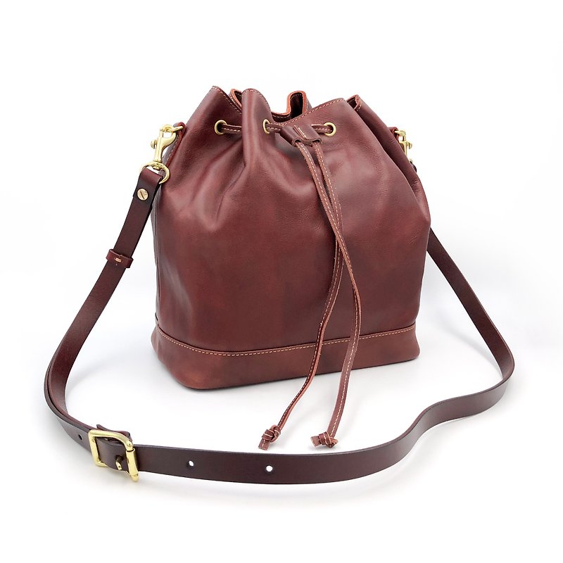 手工植鞣皮革-M號水桶包 leather bucket bag - 側背包/斜背包 - 真皮 多色