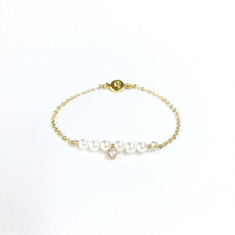 [If] Sang jewelry box I. Pearl & Super Flash zircon fall. French light sweet princess wind. Hand made light jewelry. customized. Fine bracelet / bracelet. Birthday bracelet. - สร้อยข้อมือ - เครื่องเพชรพลอย ขาว