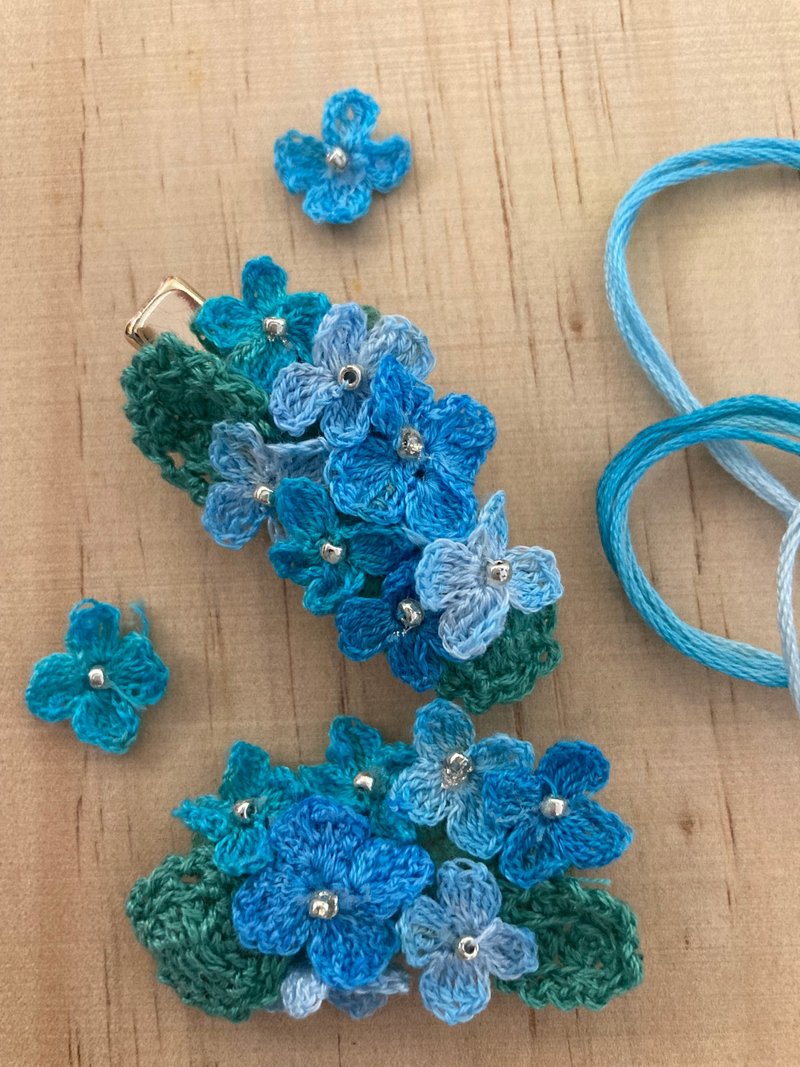 [Handmade jewelry series] Crochet hairpin full of hydrangeas - เครื่องประดับผม - ทองแดงทองเหลือง สีน้ำเงิน