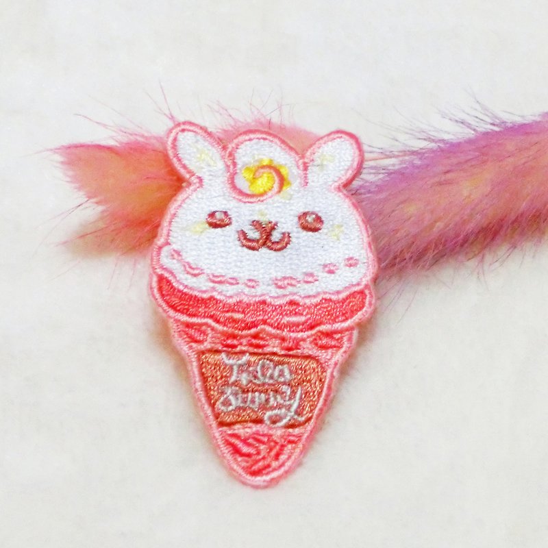 Embroidered Badge-Tube Bunny - เข็มกลัด - เส้นใยสังเคราะห์ สึชมพู