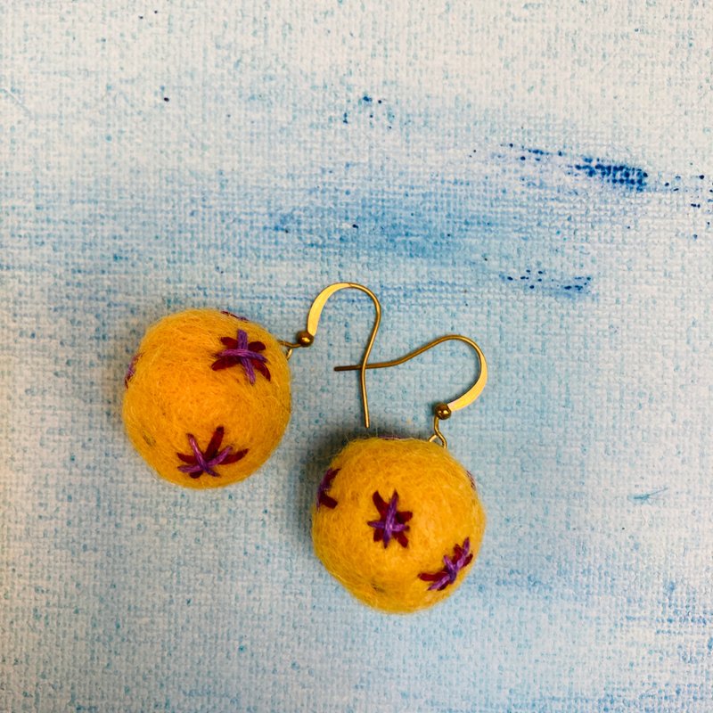 Embroidered Felt Balls Earrings - ต่างหู - ขนแกะ 