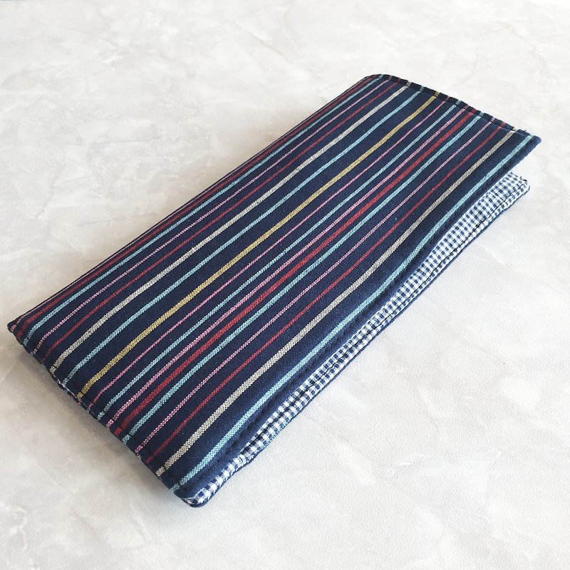 Functional travel wallet with fabric lining. Invisible magnets to close. - ที่เก็บพาสปอร์ต - ผ้าฝ้าย/ผ้าลินิน สีน้ำเงิน