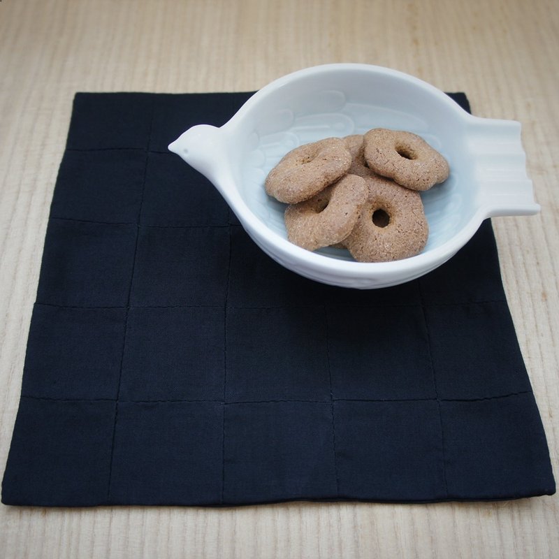 Handmade tea mat "SQUARE 四角" black - 桌布/桌巾/餐墊 - 棉．麻 黑色