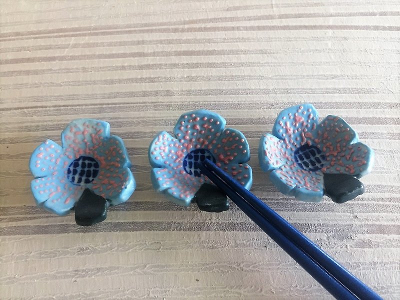 Little Syndromes - pink blue flower point shaped chopsticks shelf _ pottery chopsticks rack - Chopsticks - Pottery Blue