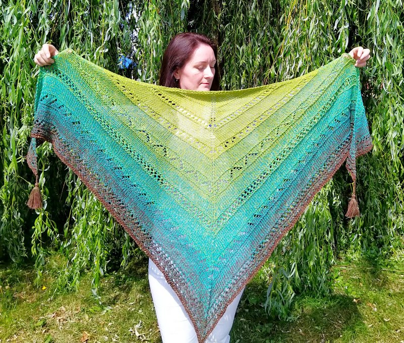 Hand knitted lace shawl triangle multicolor, Wrap scarf shoulder warmer - 手套 - 羊毛 綠色
