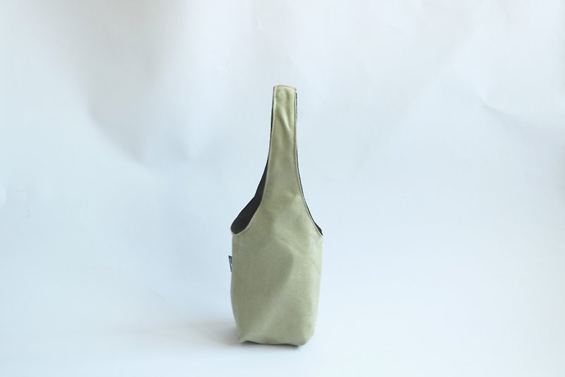 MaryWil麂皮雙面環保杯套飲料提袋-灰綠x卡其 - 杯袋/飲料提袋 - 棉．麻 多色