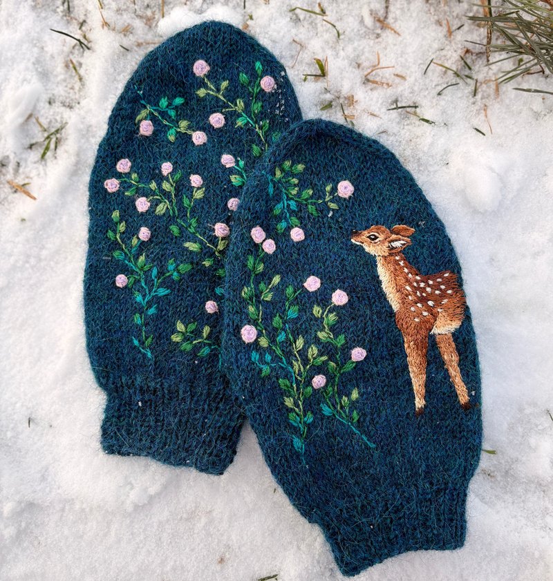 Knitted gloves with hand embroidery - ถุงมือ - ขนแกะ สีน้ำเงิน