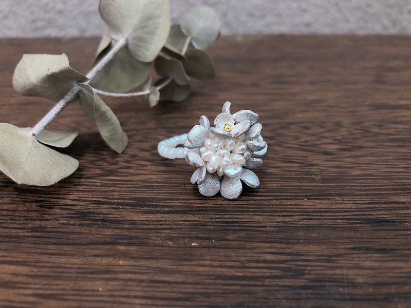 Leather Osmanthus Pearl Ring [Morning Dew] - Earrings & Clip-ons - Genuine Leather White