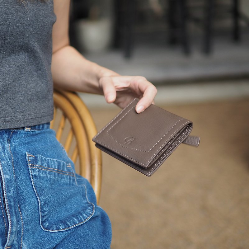 Hannah (Warm taupe) : Small leather short wallet, folded wallet, Mini wallet - กระเป๋าสตางค์ - หนังแท้ สีนำ้ตาล