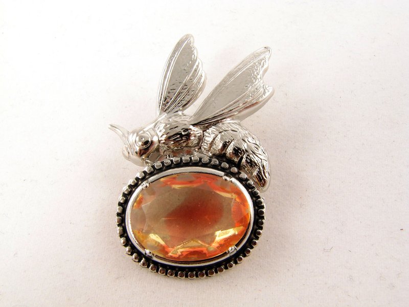 Silver Bee Brooch Pin Yellow Red Glass Rhinestone Insect Brooch Pin Jewelry Gift - เข็มกลัด - แก้ว สีเหลือง