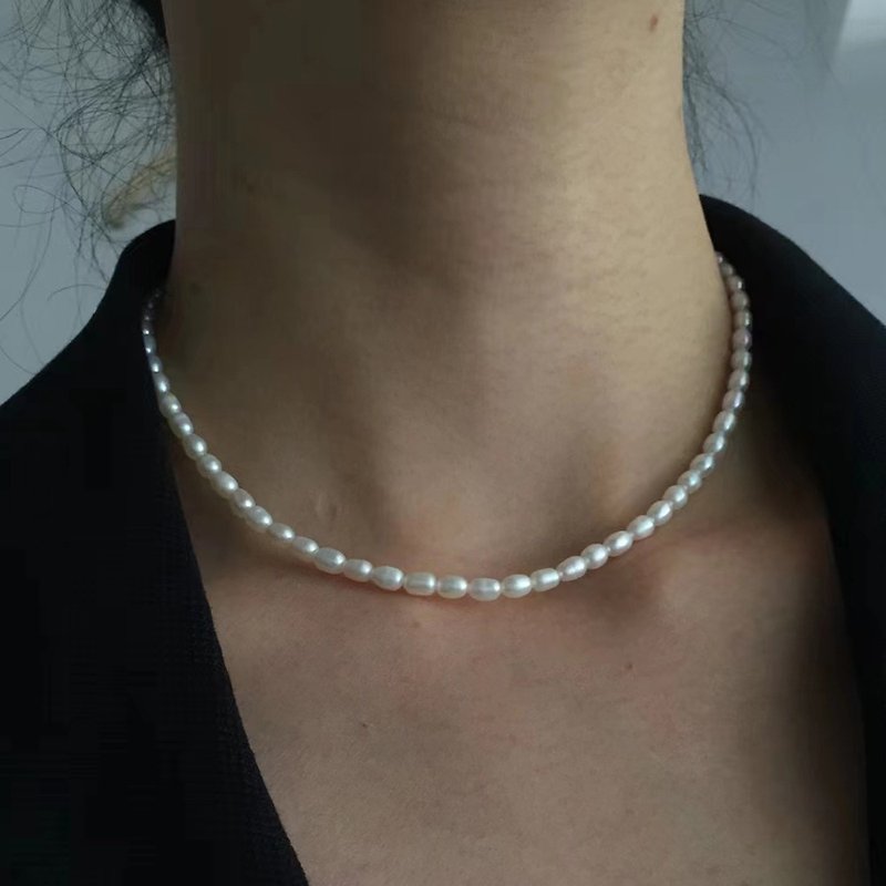 迷你天然小米淡水珍珠項鏈  鎖骨鏈 S925銀 可水洗 不褪色 - 項鍊 - 珍珠 銀色
