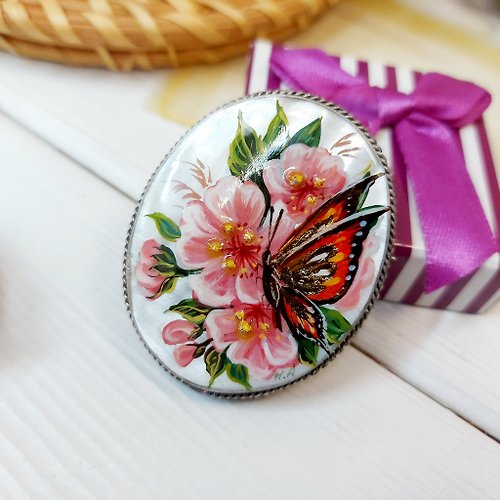 Charm.arts Butterfly on wild rose blossoms pearl brooch floral jewelry pin, cute art brooch
