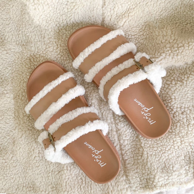 Snow bear baby! Buckle decoration and leather quiff slippers skin color [Major Pleasure]-Little Raccoon - รองเท้าแตะ - หนังแท้ สีกากี