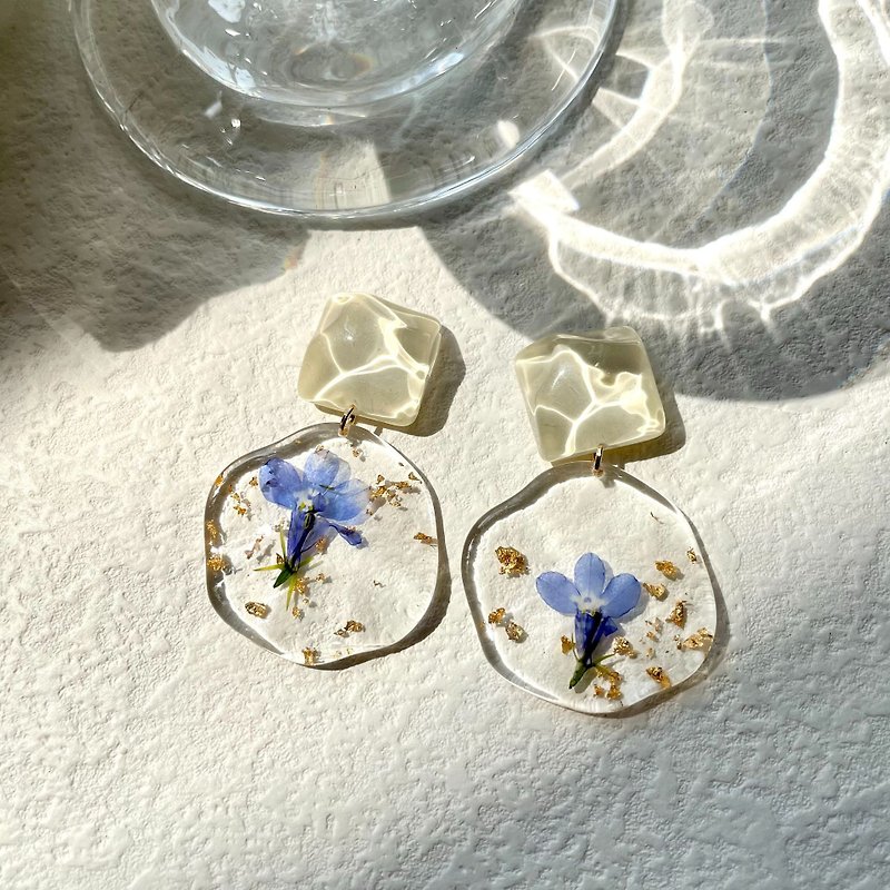 Qinxin Blue|Water Wave Dried Flower Drop Glue Japanese Earrings - ต่างหู - เรซิน 