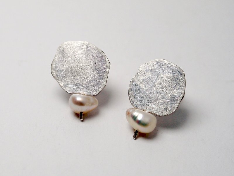 珍珠 系列 #a224 白幾何耳環 - 耳環/耳夾 - 銀 銀色