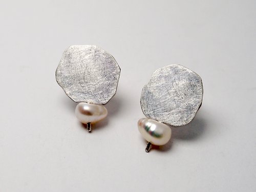 YUNSHAO Jewelry 珍珠 系列 #a224 白幾何耳環