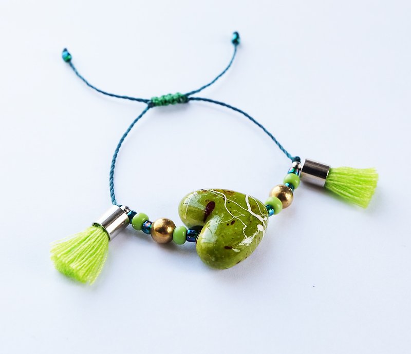 Lime green hand-painted heart with tassel string bracelet - สร้อยข้อมือ - วัสดุอื่นๆ สีเขียว