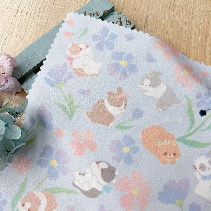 Spring Flower Rabbit / ChiaBB Illustration Faux Suede Wiping Cloth Glasses Cloth - กล่องแว่น - วัสดุอื่นๆ สีน้ำเงิน