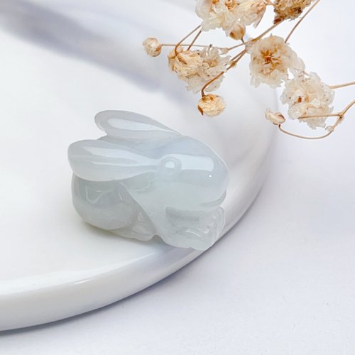 瓔珞珠寶盒 E.L.Jewelry Box 【錢兔似錦】冰糯種飄綠翡翠兔子吊飾 | 天然緬甸玉翡翠A貨