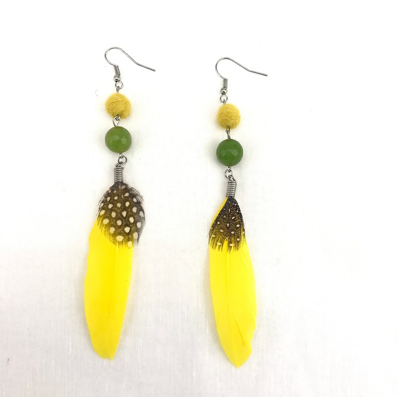 檸檬黃羽毛耳環 - 耳環/耳夾 - 繡線 黃色