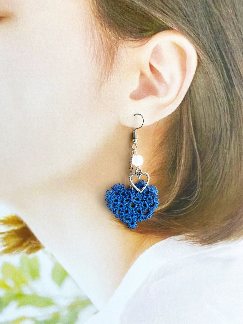手工梭織心心耳環 - 耳環/耳夾/耳骨夾 - 繡線 藍色